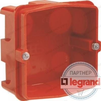 Коробка встраиваемая для силовой розетки 32А Legrand Batibox 080184